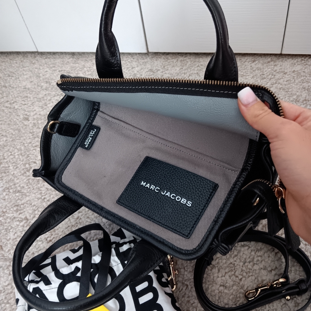 Just Showing ❤️ Marc Jacobs Small Black Leather "The Tote" Bag - Picture 10 of 16